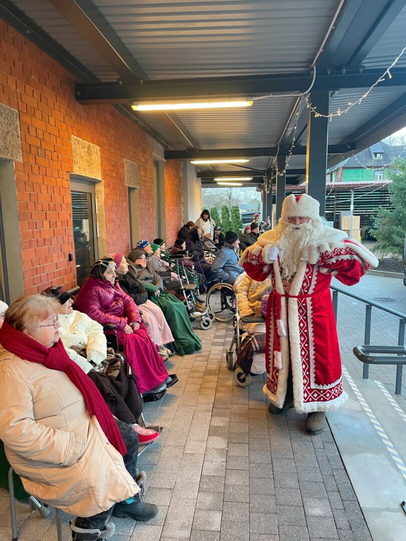 Ziemassvētku vecītis ciemos pie Nodaļa "Sloka" klientiem.